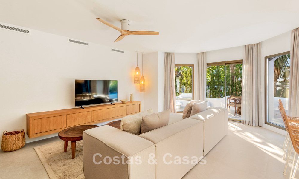 Luxury ground-floor apartment for sale just steps from the beach in Elviria, Marbella 789236