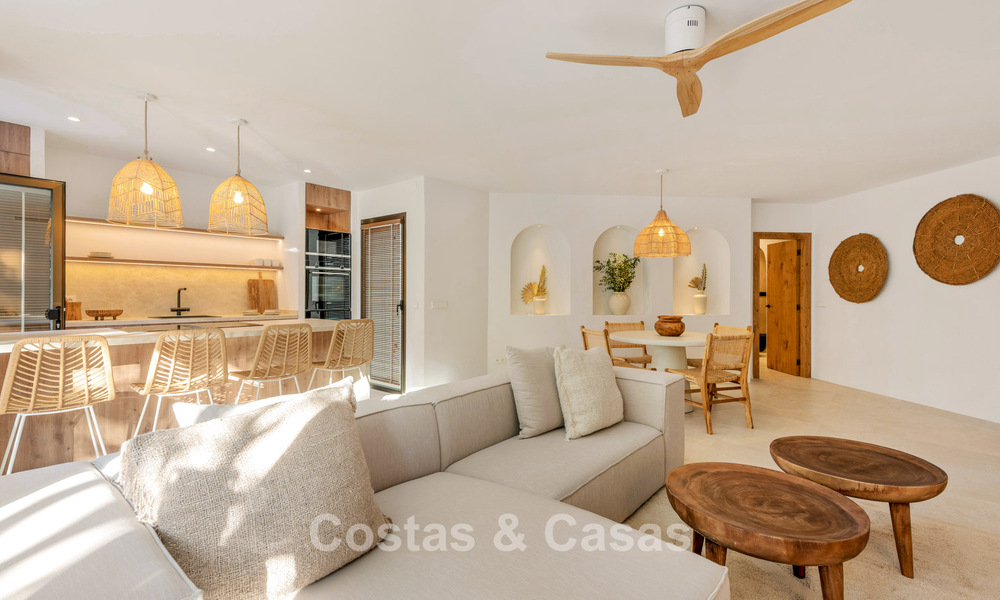 Luxury ground-floor apartment for sale just steps from the beach in Elviria, Marbella 789238