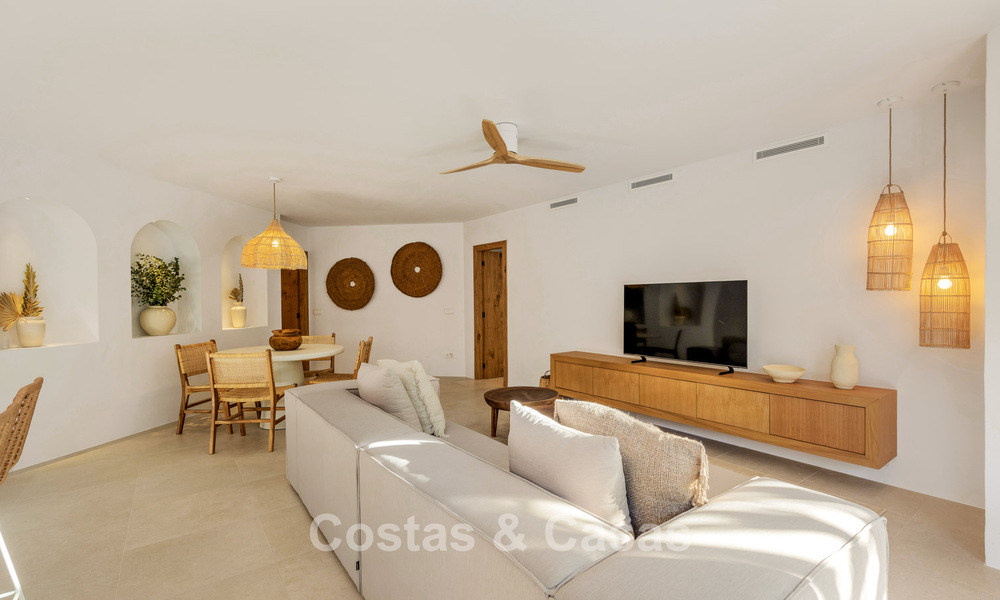Luxury ground-floor apartment for sale just steps from the beach in Elviria, Marbella 789240
