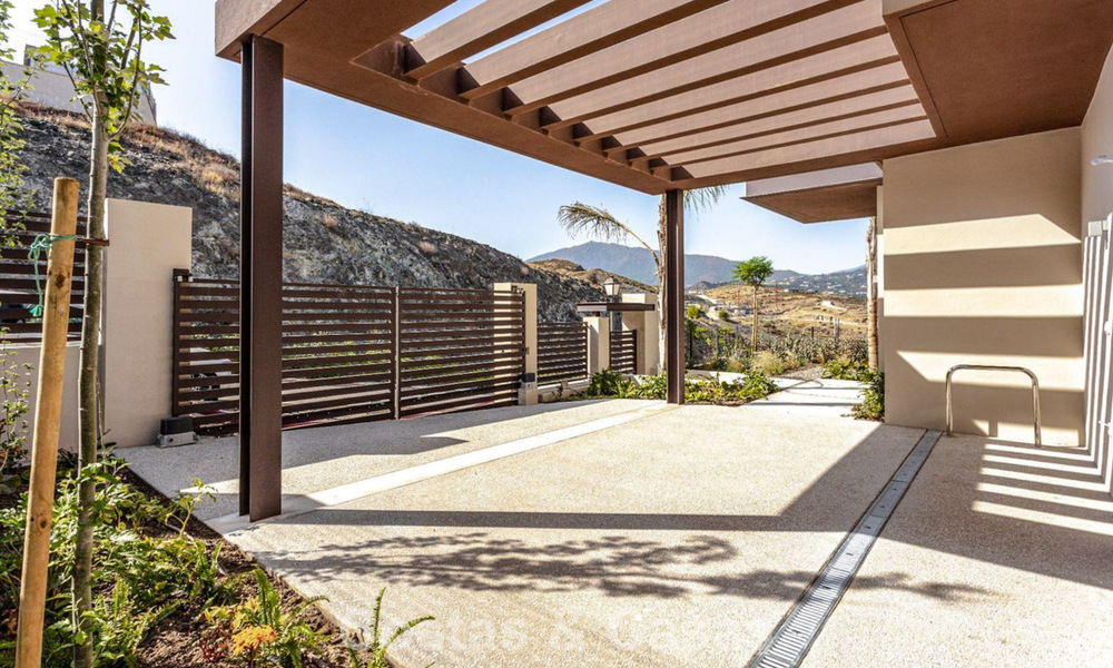 Move-in ready luxury villa with modern architecture and panoramic sea views for sale in Marbella - Benahavis 788962