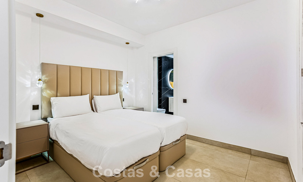 Renovated luxury apartment for sale just steps from the beach and the center of Puerto Banus, Marbella 789028