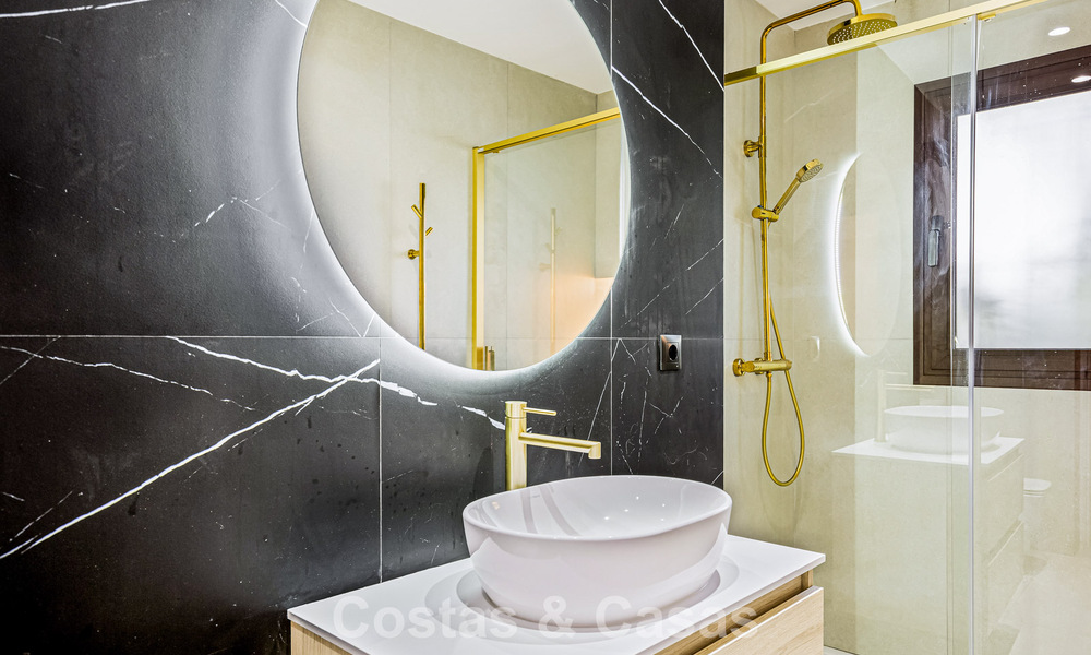 Renovated luxury apartment for sale just steps from the beach and the center of Puerto Banus, Marbella 789031