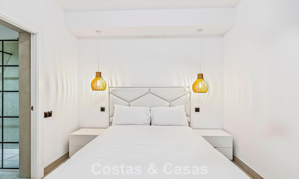 Renovated luxury apartment for sale just steps from the beach and the center of Puerto Banus, Marbella 789035