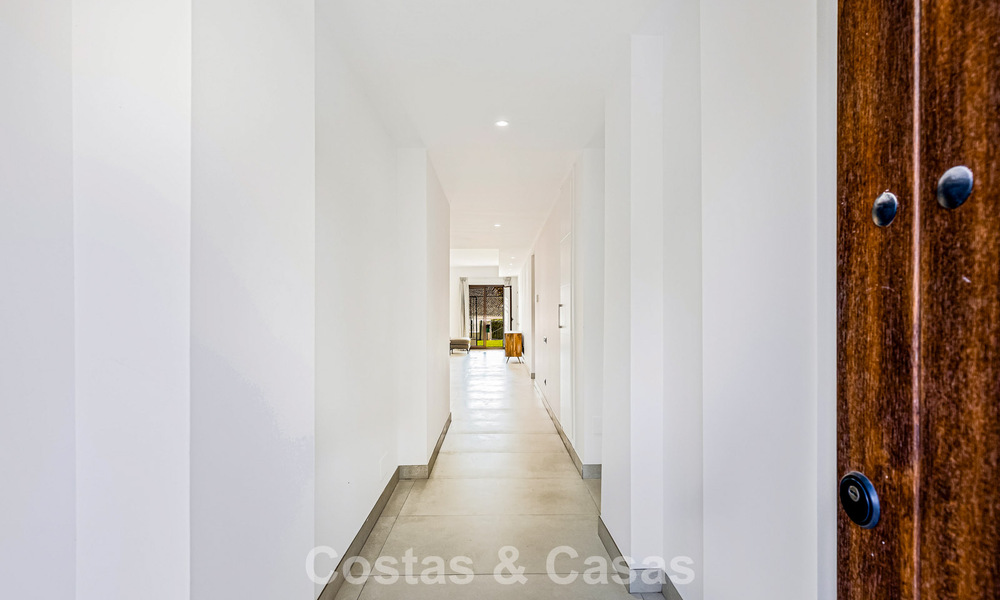 Renovated luxury apartment for sale just steps from the beach and the center of Puerto Banus, Marbella 789038