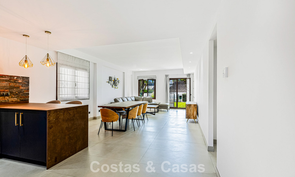 Renovated luxury apartment for sale just steps from the beach and the center of Puerto Banus, Marbella 789039