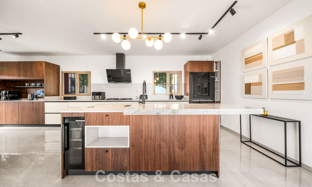 Authentic Mediterranean villa with modern interior and magnificent sea views for sale west of Estepona center 788969