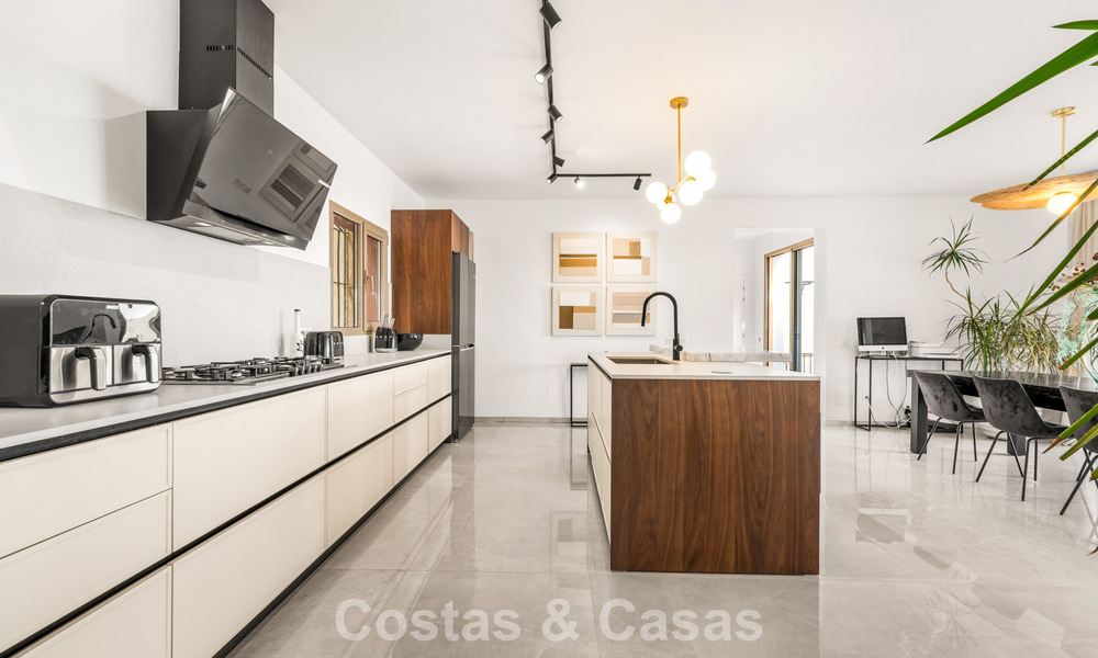 Authentic Mediterranean villa with modern interior and magnificent sea views for sale west of Estepona center 788972