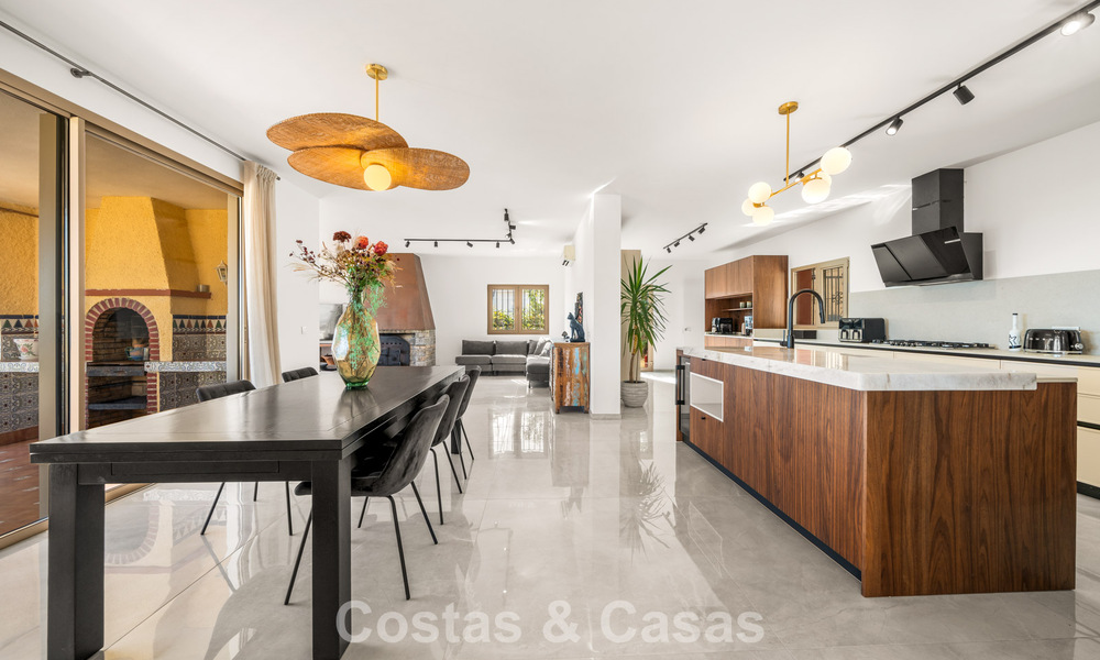 Authentic Mediterranean villa with modern interior and magnificent sea views for sale west of Estepona center 788980