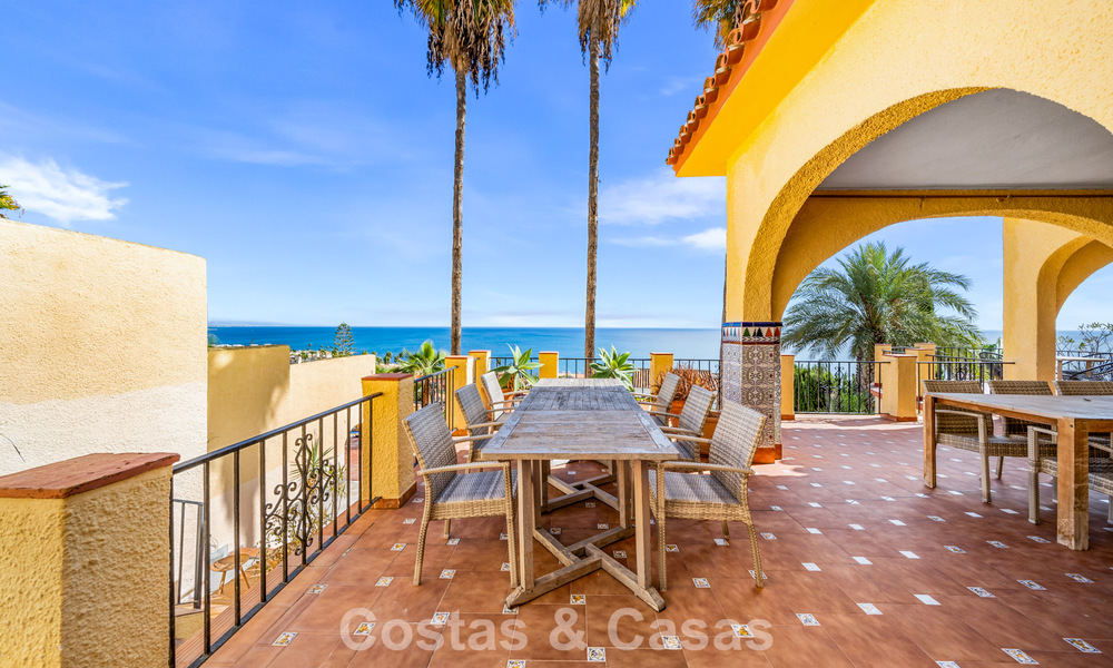 Authentic Mediterranean villa with modern interior and magnificent sea views for sale west of Estepona center 788983