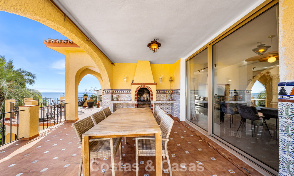 Authentic Mediterranean villa with modern interior and magnificent sea views for sale west of Estepona center 788985