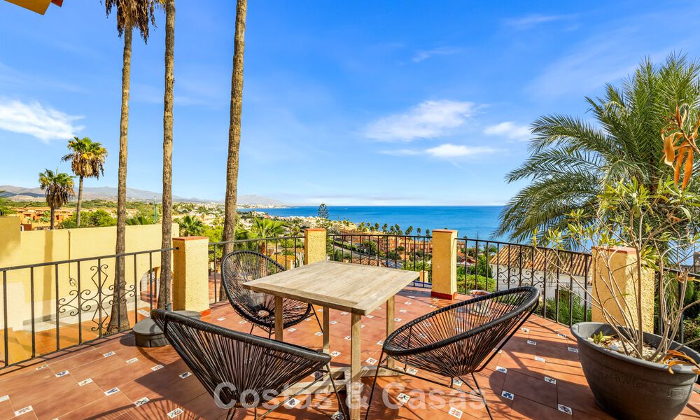 Authentic Mediterranean villa with modern interior and magnificent sea views for sale west of Estepona center 788988