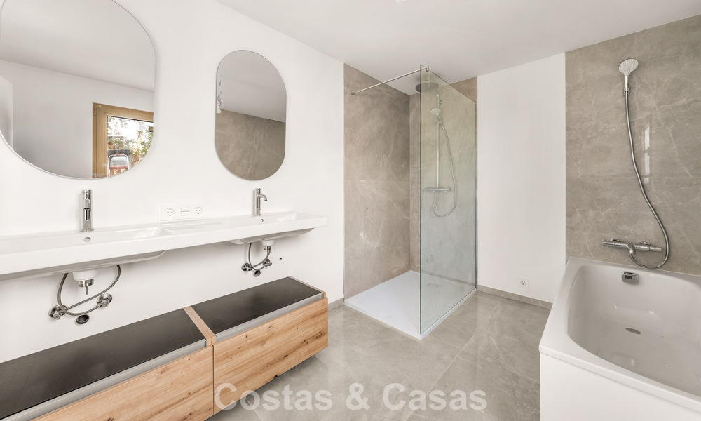 Authentic Mediterranean villa with modern interior and magnificent sea views for sale west of Estepona center 788996