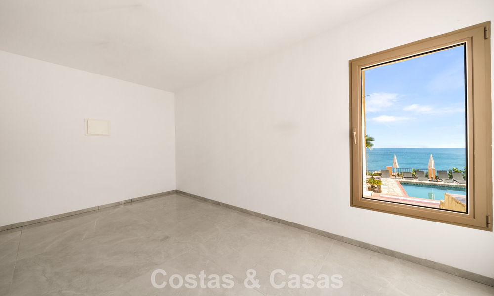 Authentic Mediterranean villa with modern interior and magnificent sea views for sale west of Estepona center 788999