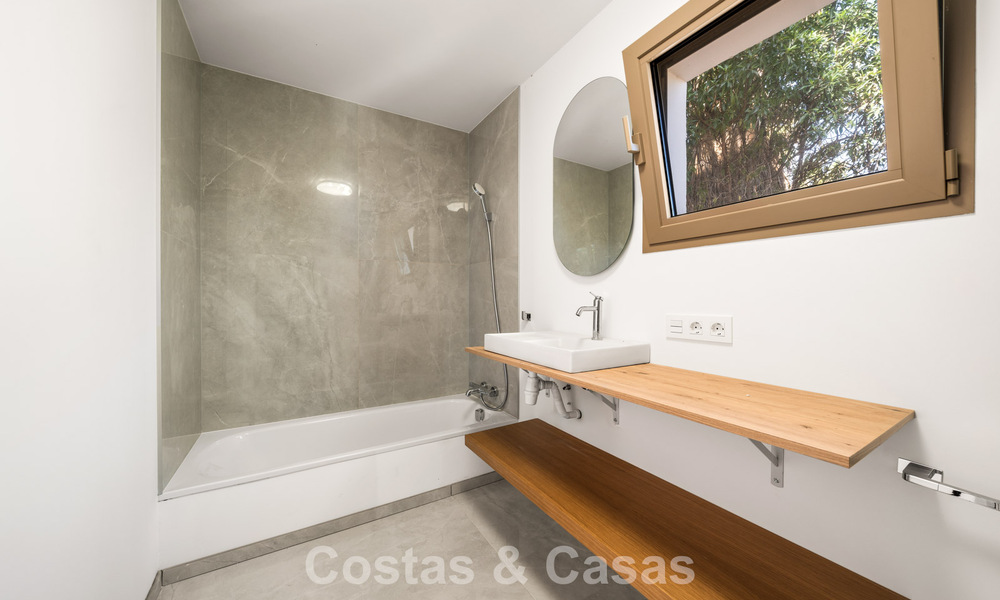 Authentic Mediterranean villa with modern interior and magnificent sea views for sale west of Estepona center 789003