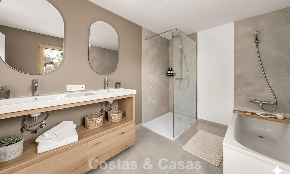 Authentic Mediterranean villa with modern interior and magnificent sea views for sale west of Estepona center 789017