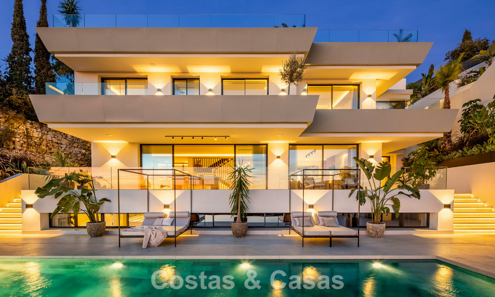 Attractive designer villa with spectacular sea views for sale in Elviria, east of Marbella center 789076