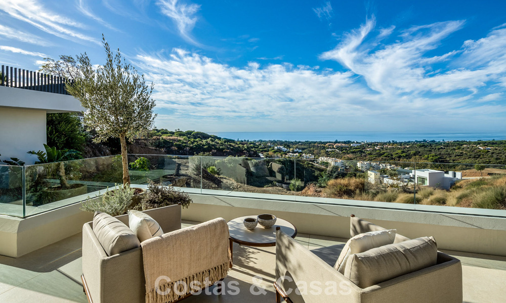 Attractive designer villa with spectacular sea views for sale in Elviria, east of Marbella center 789077