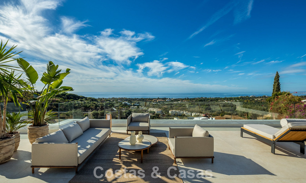 Attractive designer villa with spectacular sea views for sale in Elviria, east of Marbella center 789079