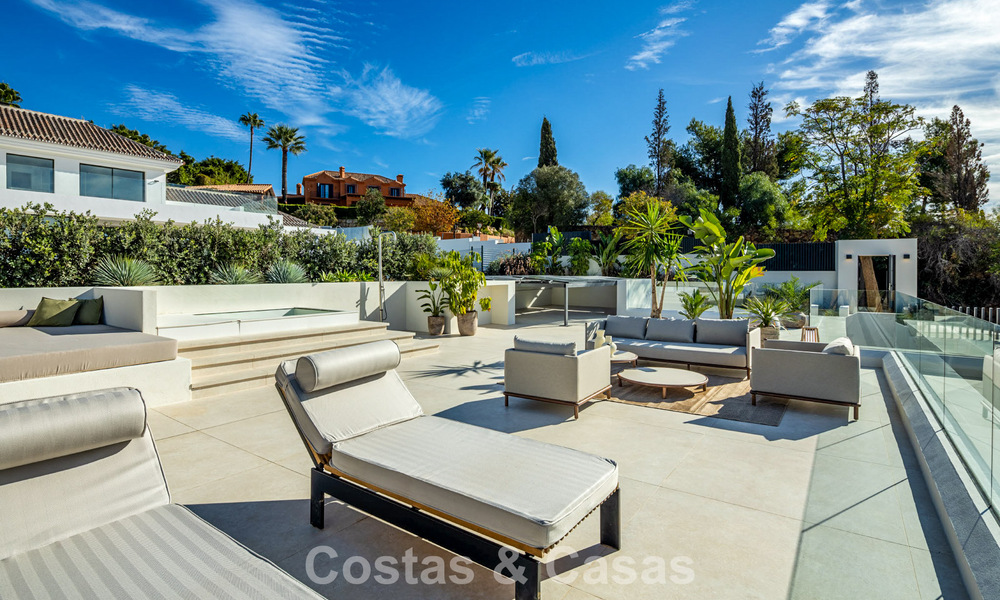 Attractive designer villa with spectacular sea views for sale in Elviria, east of Marbella center 789080