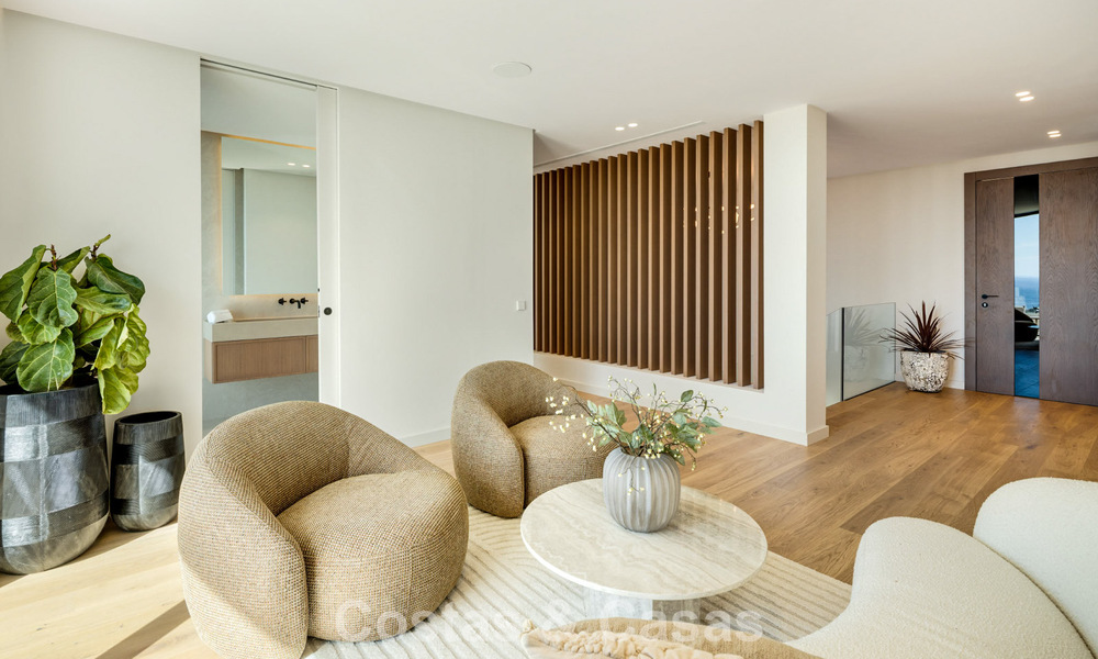 Attractive designer villa with spectacular sea views for sale in Elviria, east of Marbella center 789092