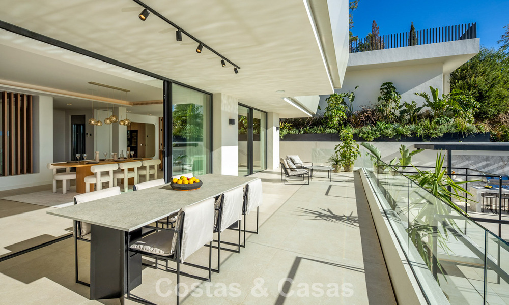 Attractive designer villa with spectacular sea views for sale in Elviria, east of Marbella center 789114