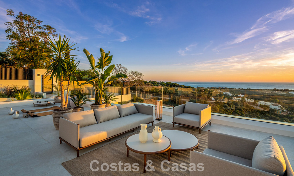 Attractive designer villa with spectacular sea views for sale in Elviria, east of Marbella center 789121