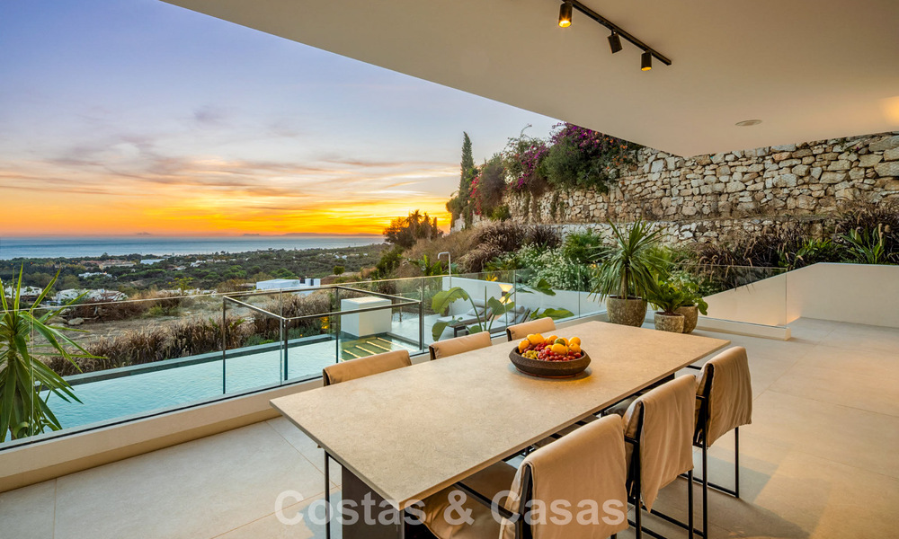 Attractive designer villa with spectacular sea views for sale in Elviria, east of Marbella center 789122