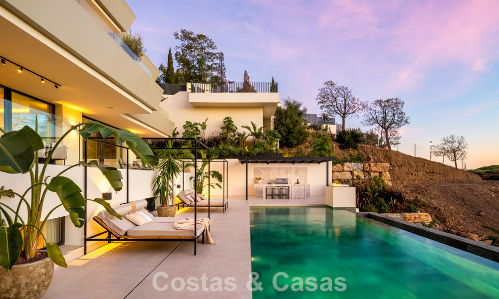 Attractive designer villa with spectacular sea views for sale in Elviria, east of Marbella center 789125