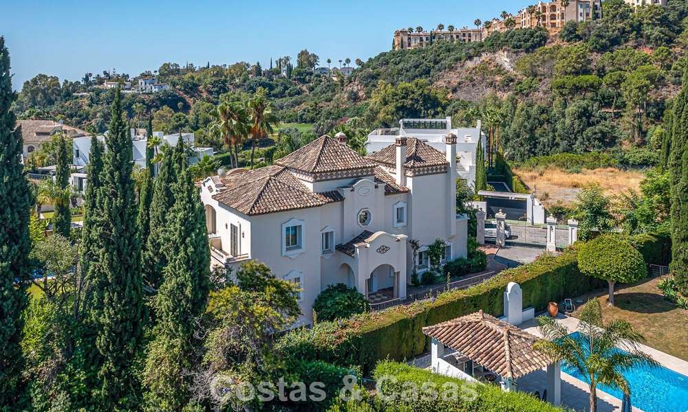 Large Spanish-style villa for sale adjacent to a first-class golf course, gated in la quinta, Marbella - Benahavís 789245