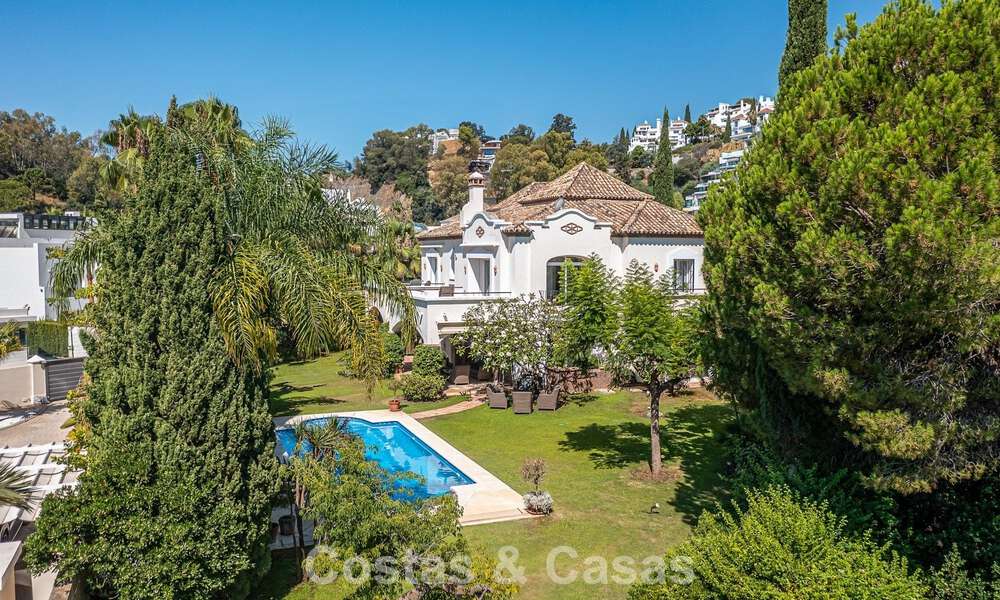 Large Spanish-style villa for sale adjacent to a first-class golf course, gated in la quinta, Marbella - Benahavís 789246