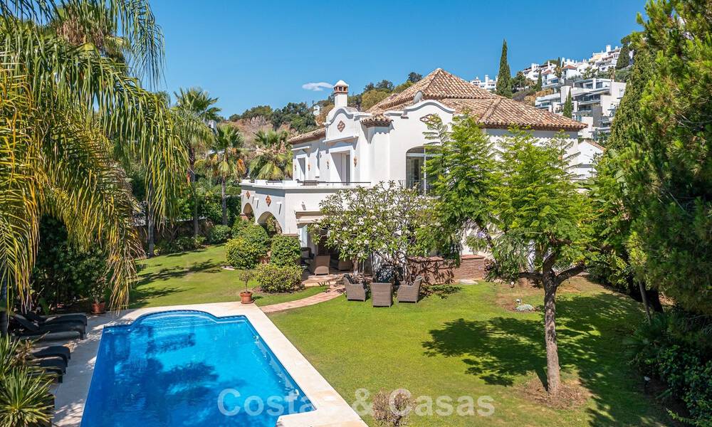 Large Spanish-style villa for sale adjacent to a first-class golf course, gated in la quinta, Marbella - Benahavís 789247