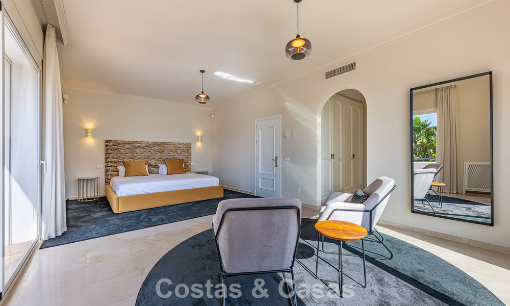 Large Spanish-style villa for sale adjacent to a first-class golf course, gated in la quinta, Marbella - Benahavís 789256