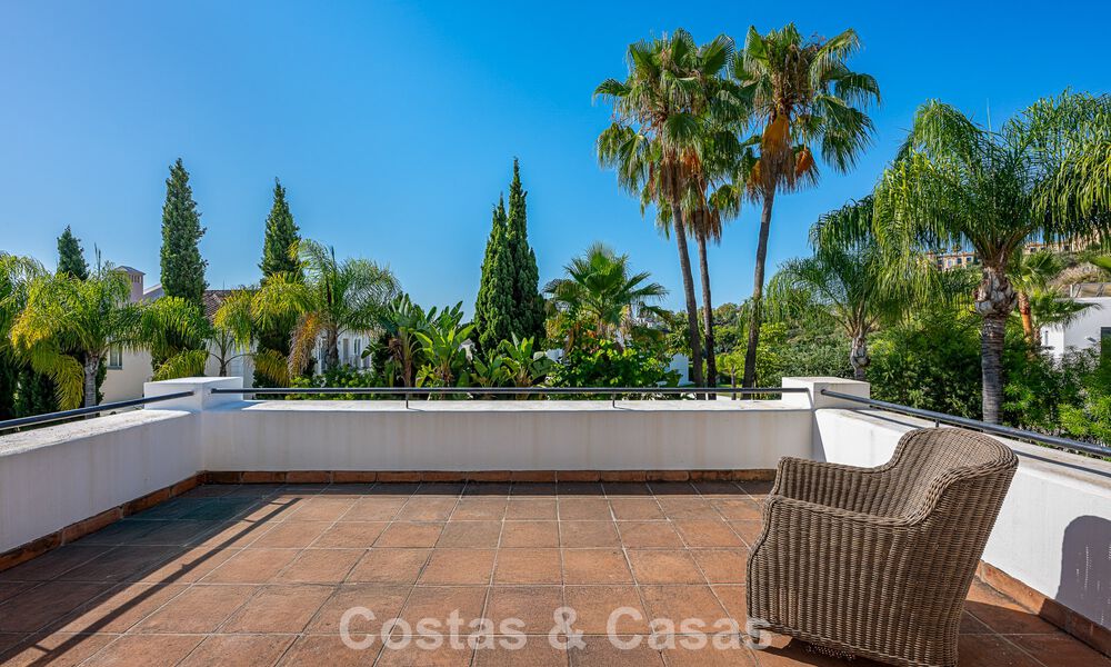 Large Spanish-style villa for sale adjacent to a first-class golf course, gated in la quinta, Marbella - Benahavís 789258