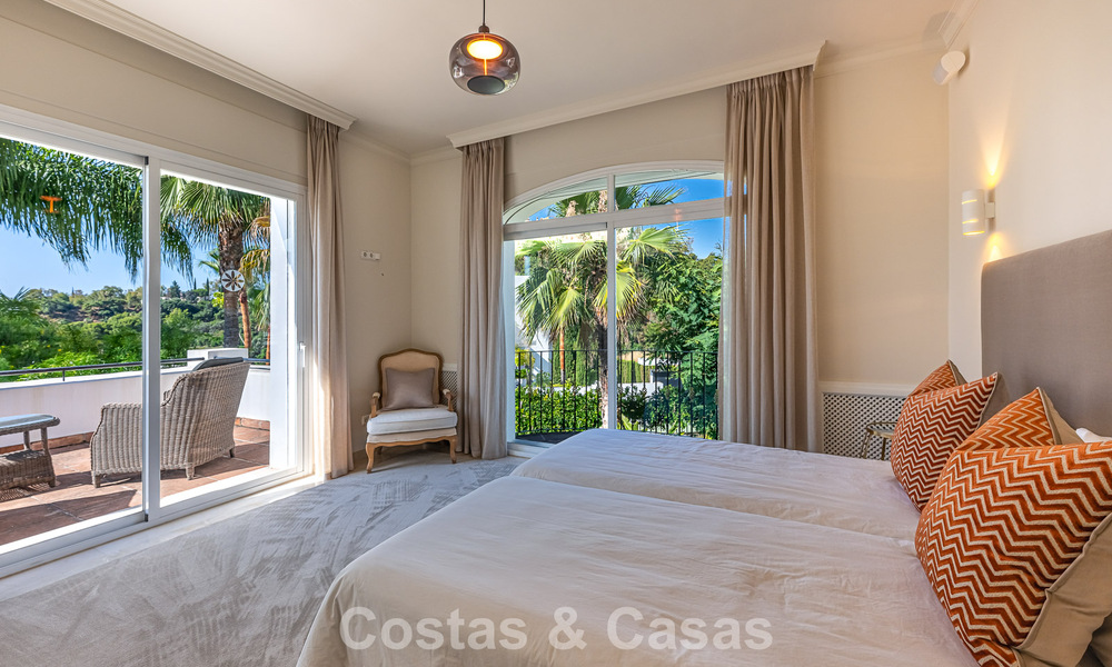 Large Spanish-style villa for sale adjacent to a first-class golf course, gated in la quinta, Marbella - Benahavís 789265