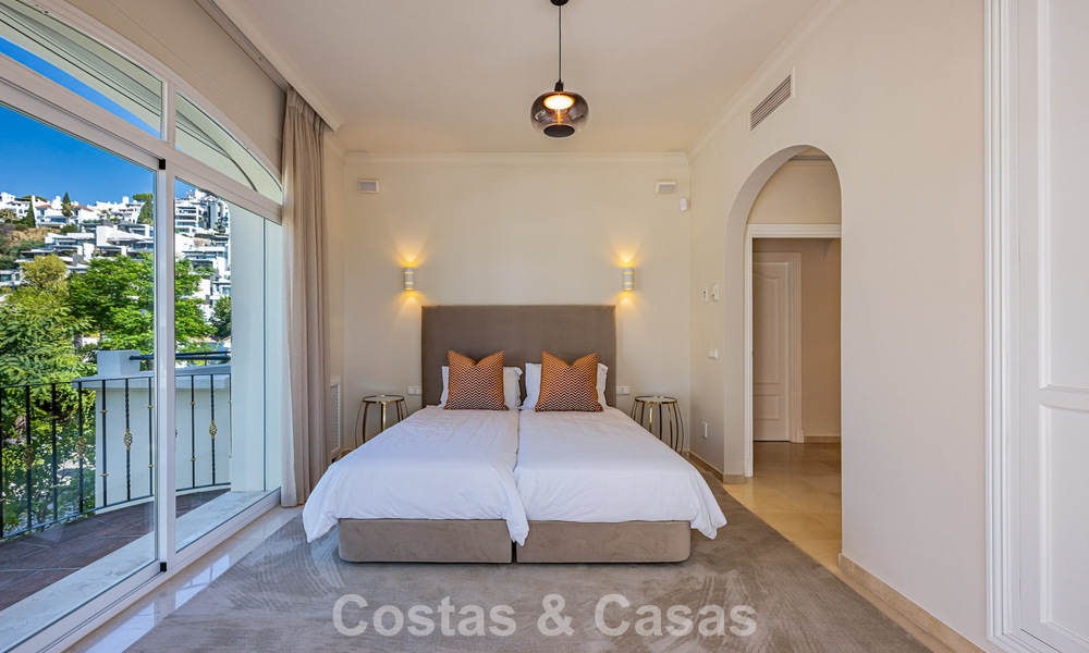 Large Spanish-style villa for sale adjacent to a first-class golf course, gated in la quinta, Marbella - Benahavís 789266