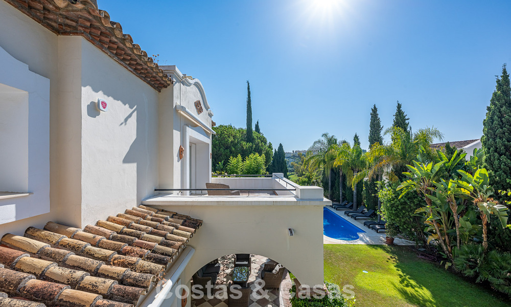 Large Spanish-style villa for sale adjacent to a first-class golf course, gated in la quinta, Marbella - Benahavís 789268