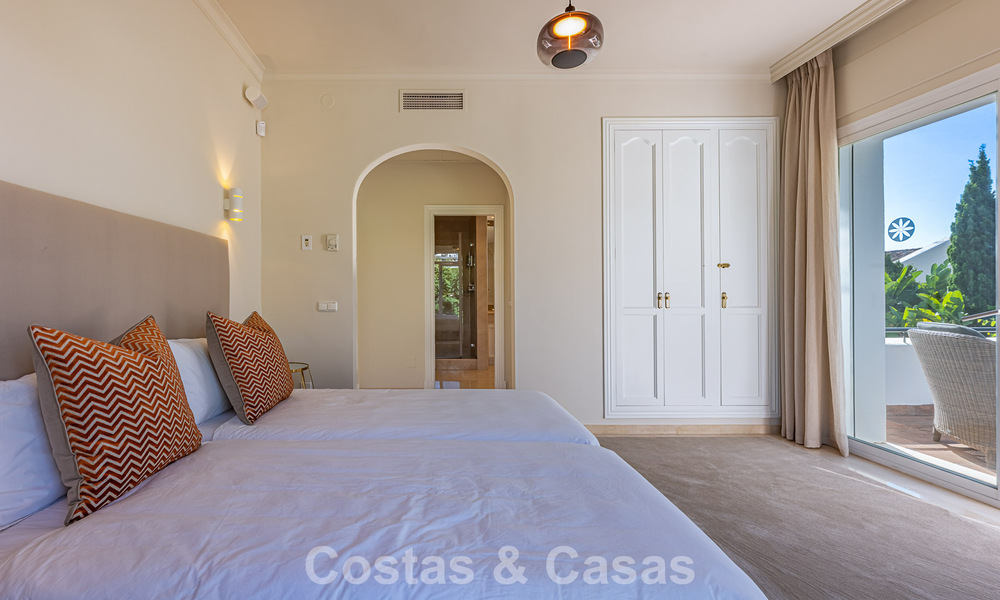 Large Spanish-style villa for sale adjacent to a first-class golf course, gated in la quinta, Marbella - Benahavís 789269