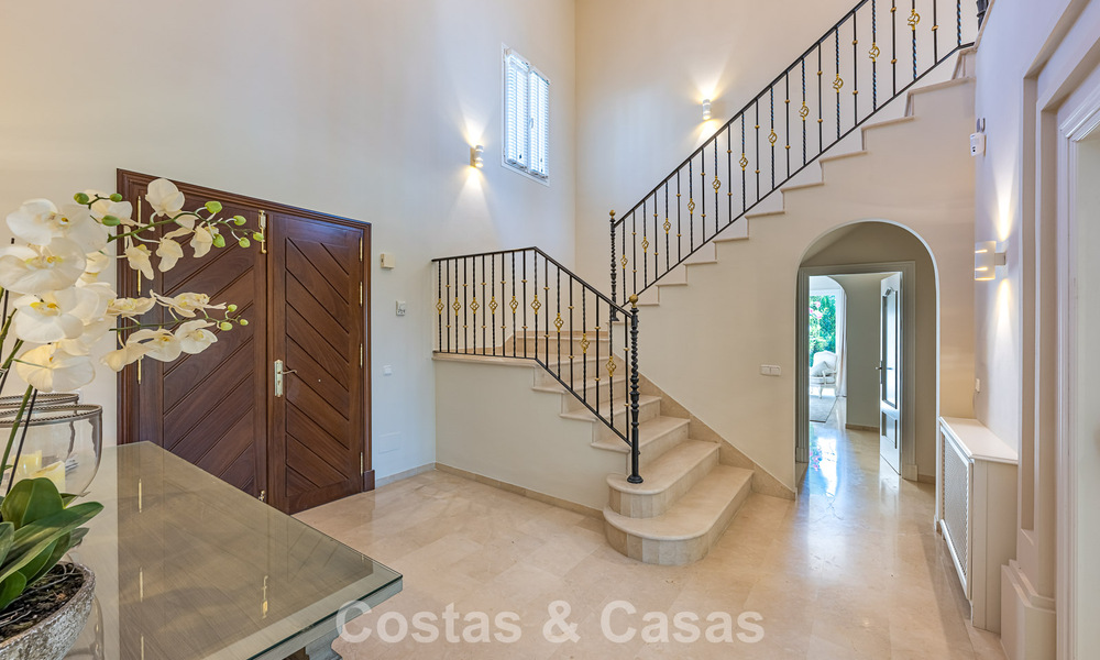 Large Spanish-style villa for sale adjacent to a first-class golf course, gated in la quinta, Marbella - Benahavís 789272