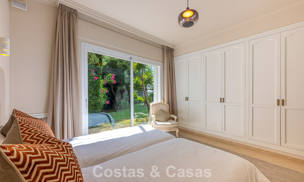 Large Spanish-style villa for sale adjacent to a first-class golf course, gated in la quinta, Marbella - Benahavís 789274