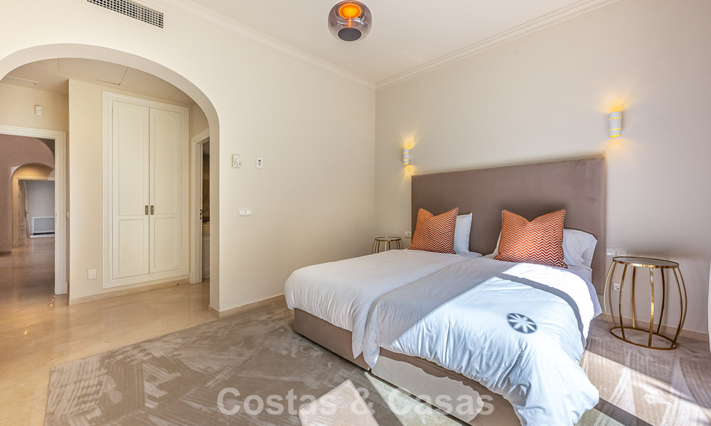 Large Spanish-style villa for sale adjacent to a first-class golf course, gated in la quinta, Marbella - Benahavís 789275