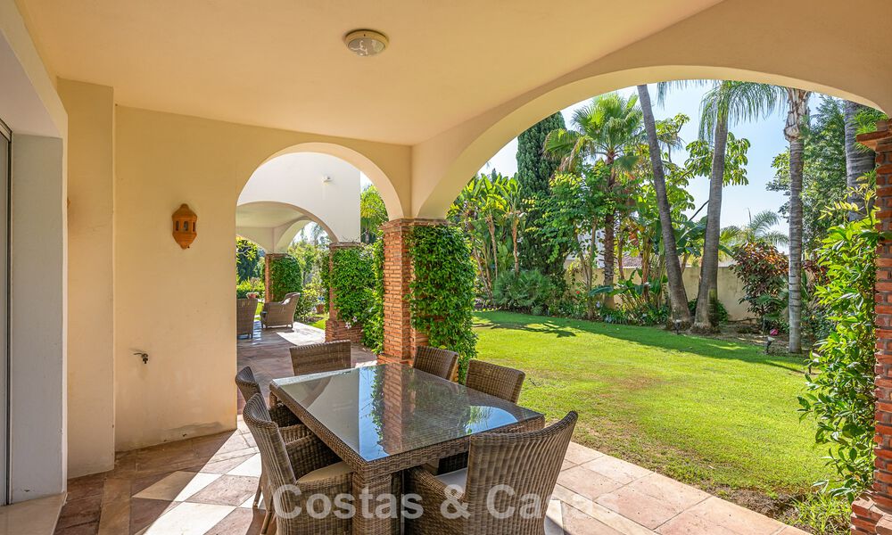 Large Spanish-style villa for sale adjacent to a first-class golf course, gated in la quinta, Marbella - Benahavís 789281