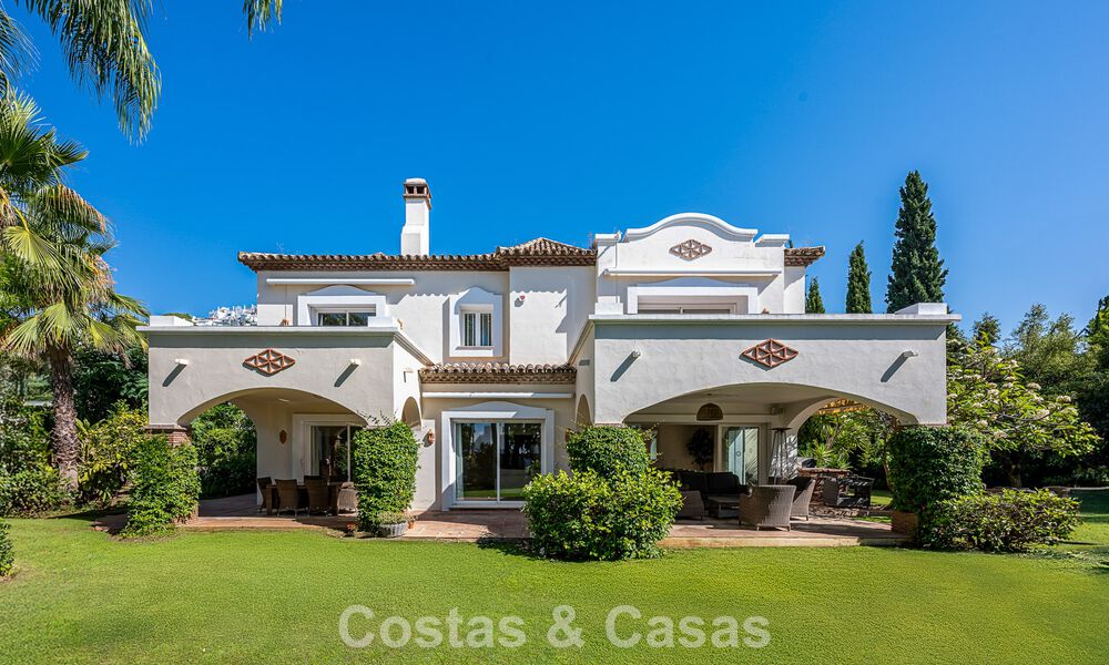 Large Spanish-style villa for sale adjacent to a first-class golf course, gated in la quinta, Marbella - Benahavís 789284