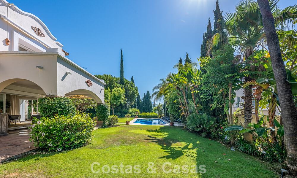 Large Spanish-style villa for sale adjacent to a first-class golf course, gated in la quinta, Marbella - Benahavís 789285