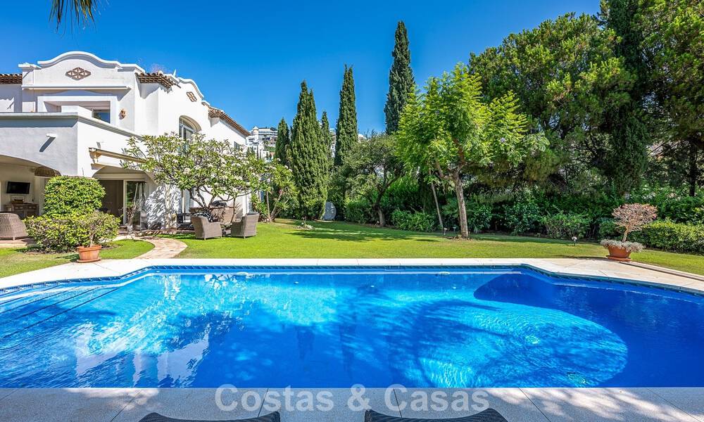 Large Spanish-style villa for sale adjacent to a first-class golf course, gated in la quinta, Marbella - Benahavís 789286