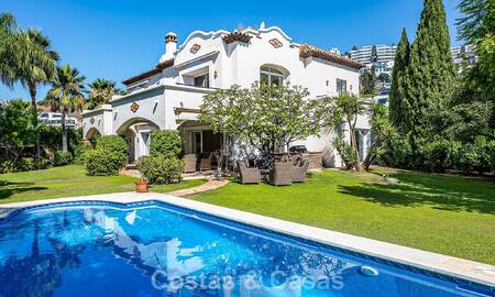Large Spanish-style villa for sale adjacent to a first-class golf course, gated in la quinta, Marbella - Benahavís 789288