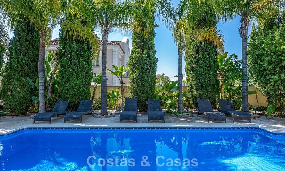 Large Spanish-style villa for sale adjacent to a first-class golf course, gated in la quinta, Marbella - Benahavís 789289