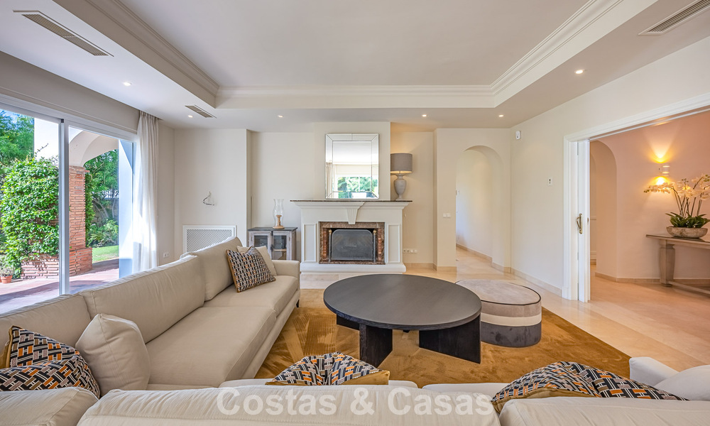 Large Spanish-style villa for sale adjacent to a first-class golf course, gated in la quinta, Marbella - Benahavís 789292