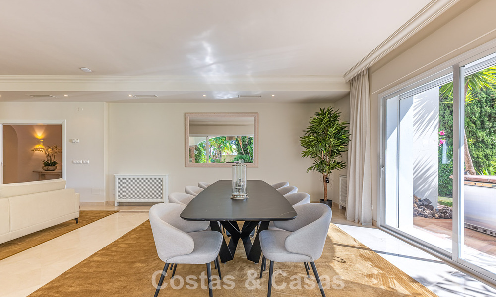 Large Spanish-style villa for sale adjacent to a first-class golf course, gated in la quinta, Marbella - Benahavís 789294