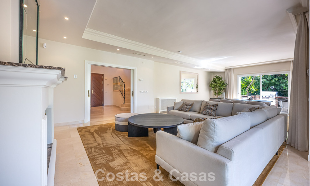 Large Spanish-style villa for sale adjacent to a first-class golf course, gated in la quinta, Marbella - Benahavís 789295