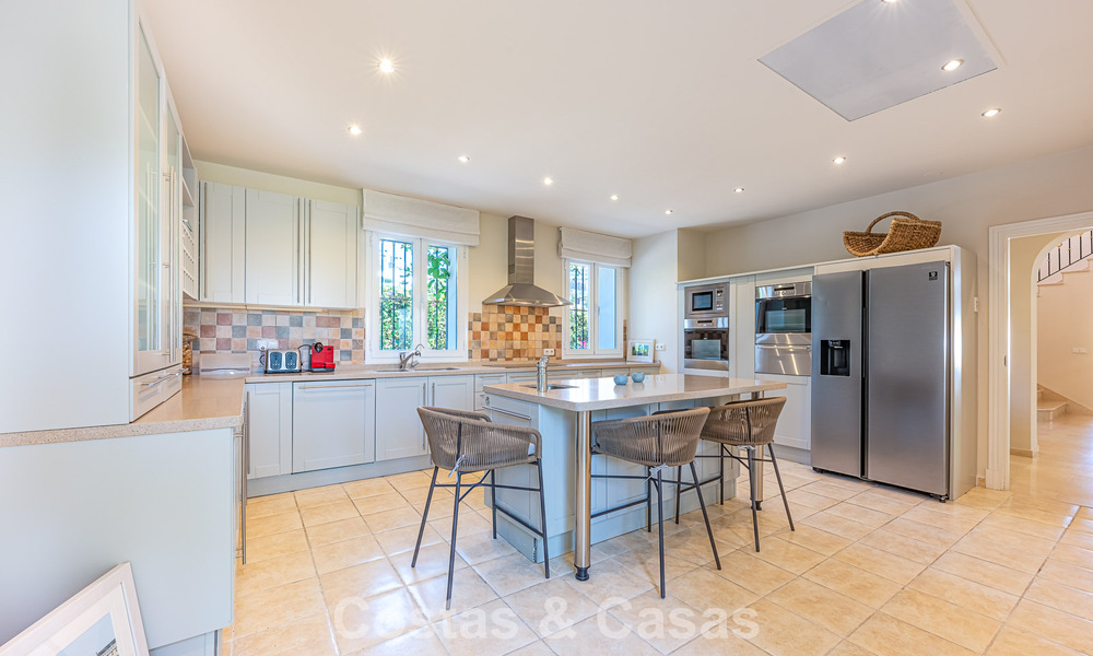 Large Spanish-style villa for sale adjacent to a first-class golf course, gated in la quinta, Marbella - Benahavís 789297